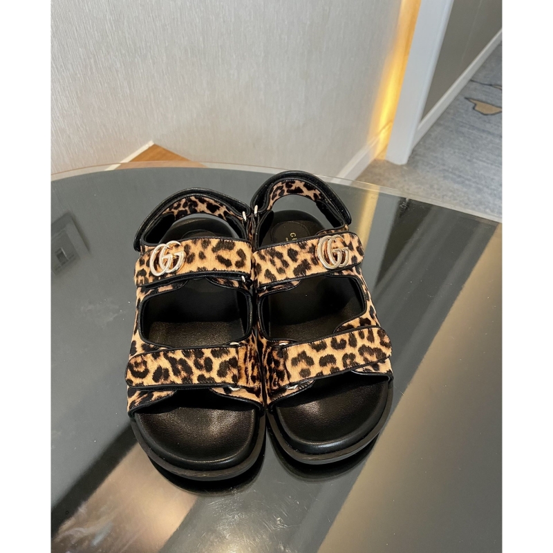 G*u*i sandals